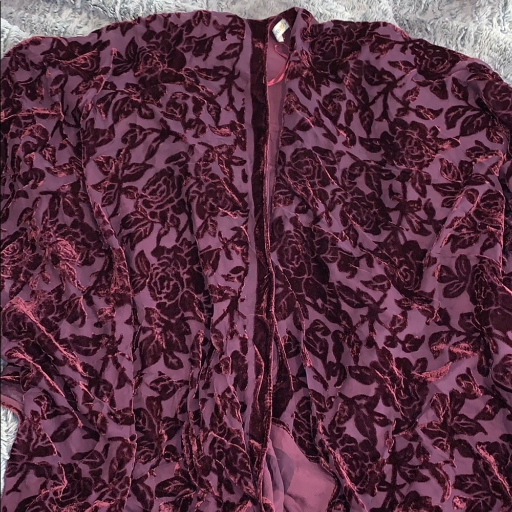Women’s medium velvet kimono